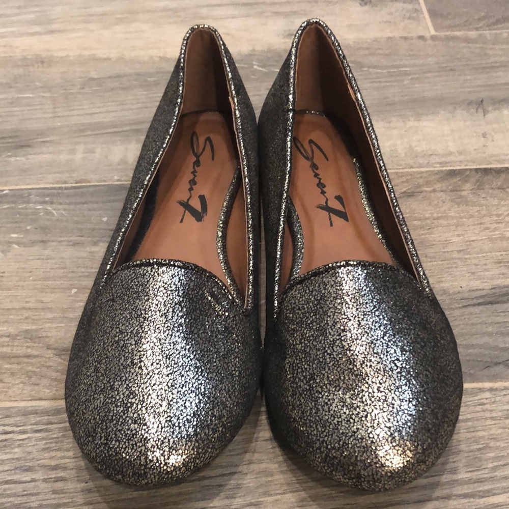 Seven7 Shimmery shoes